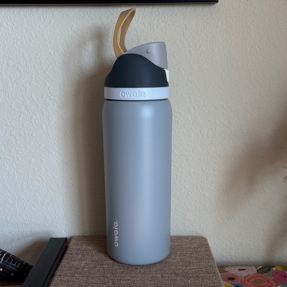 Owala 32oz Blue-Grey Bottle